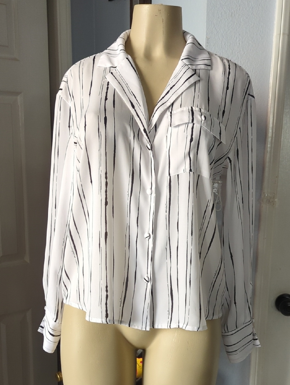 Worthington White Button-Down Shirt with Black Stripe Print